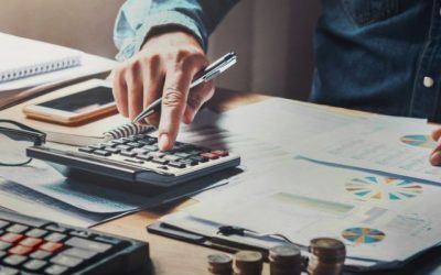 Financial experts at A M Global managing Accounts Receivable Services and invoice tracking.